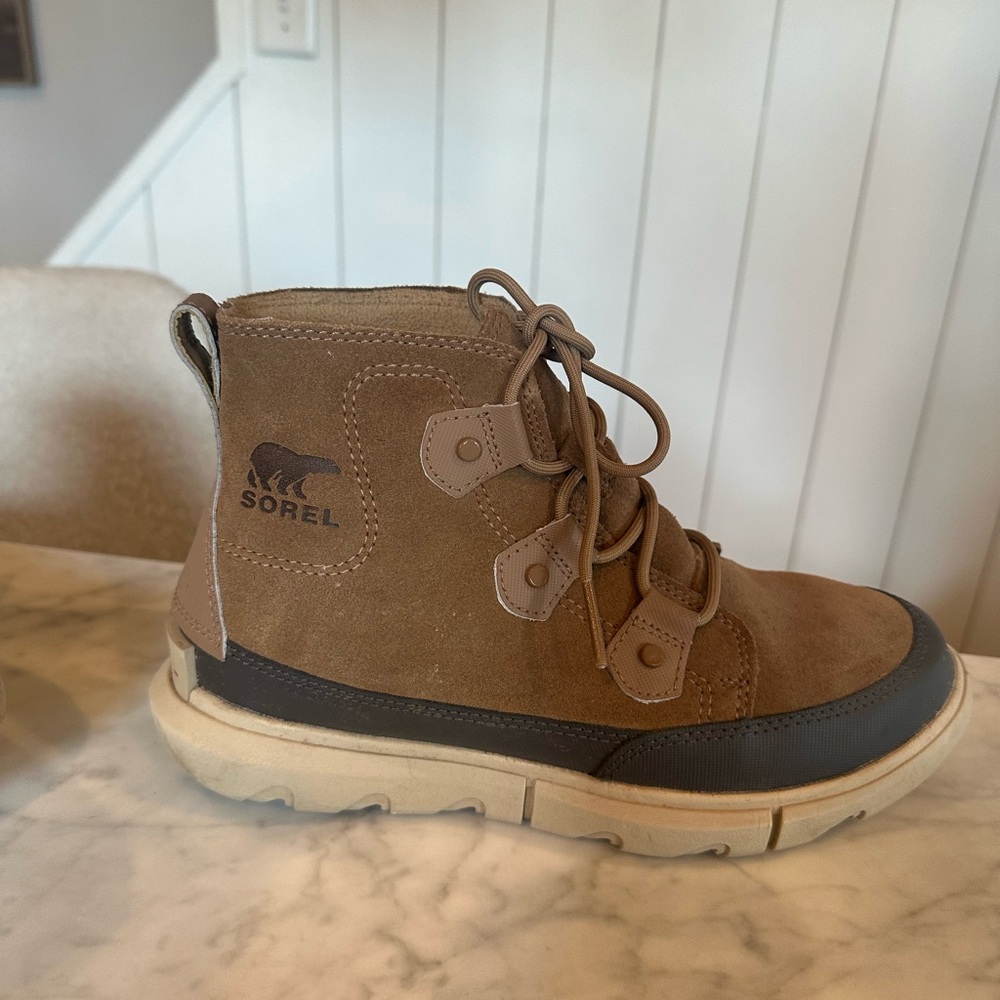 Sorel Tan Explorer Boots size 7.5